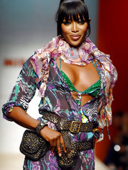Sexy pics of Naomi Campbell on the catwalk and the red carpet